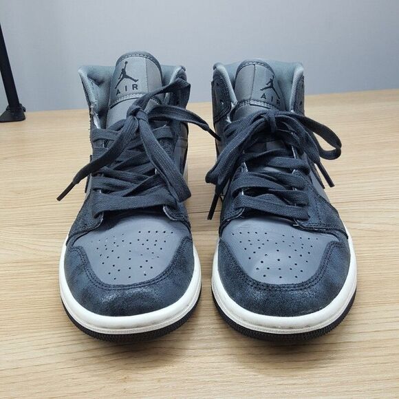 Nike Womens Sz 7 Air Jordan 1 Mid SE Gray Distressed Smoke Sneakers FJ3448-001 - Picture 2 of 8